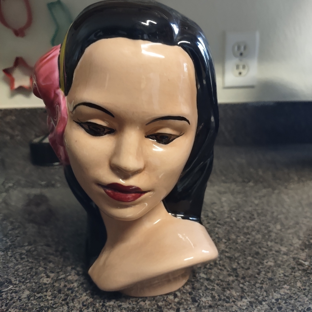 Ceramic Hawaiian bust
